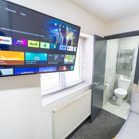 Free Parking Cosy Studios Close To City And Qe And Uob! برمنغهام المظهر الخارجي الصورة