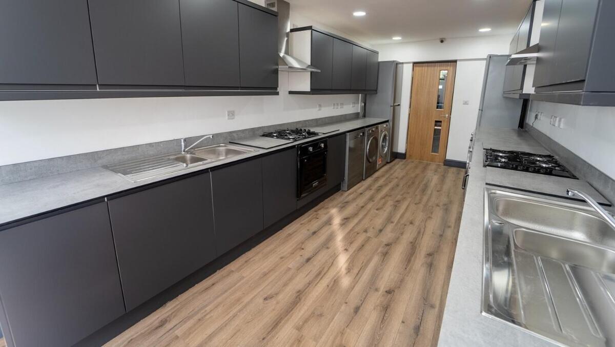 Free Parking Cosy Studios Close To City And Qe And Uob! برمنغهام المظهر الخارجي الصورة
