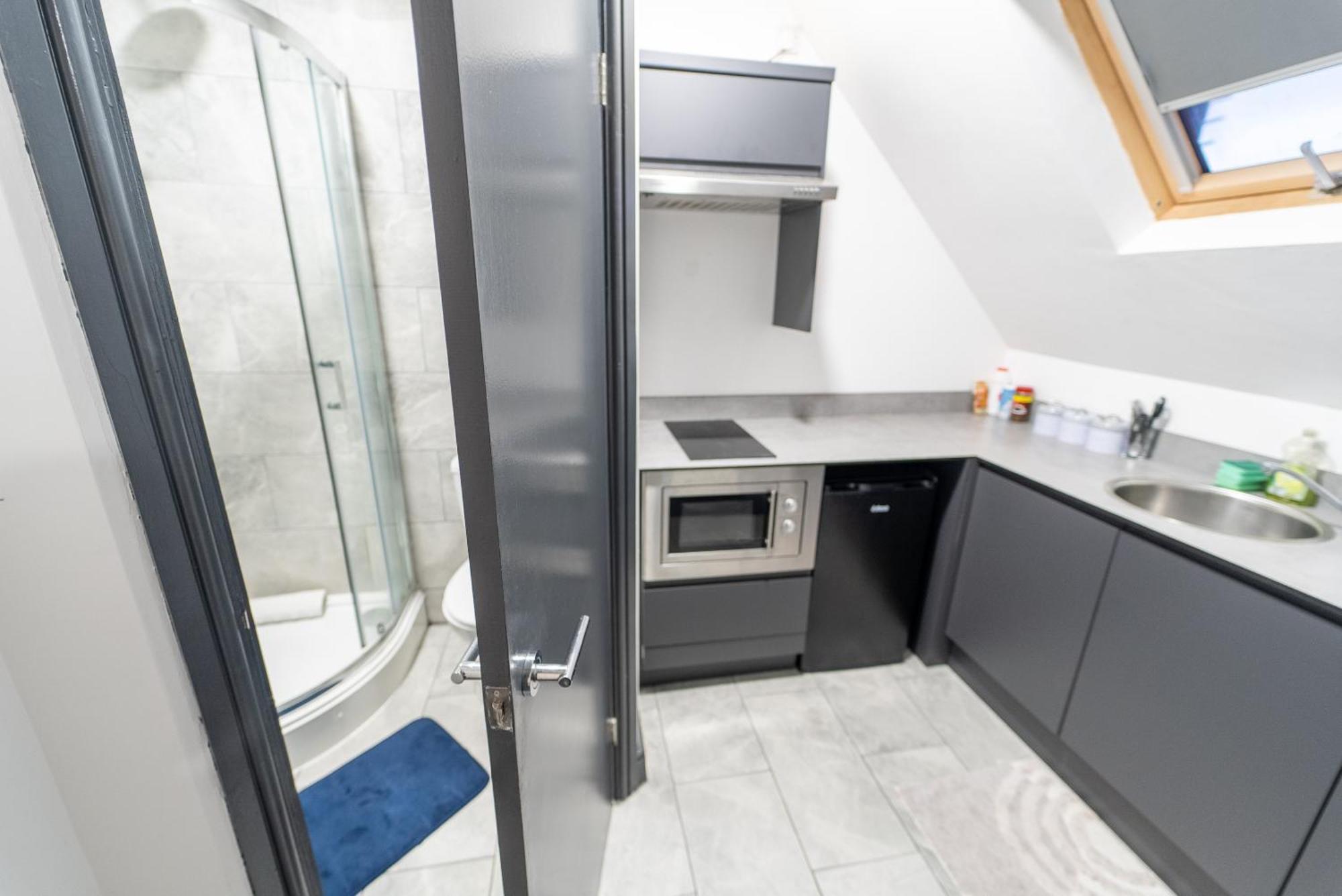 Free Parking Cosy Studios Close To City And Qe And Uob! برمنغهام الغرفة الصورة
