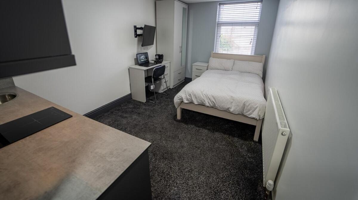 Free Parking Cosy Studios Close To City And Qe And Uob! برمنغهام الغرفة الصورة